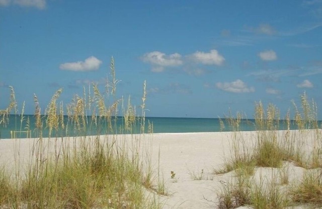 Captiva Vacation Home: comfort, private pool, dock, 300 steps to private beach