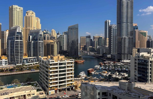 Captivating 2BR in Dubai Marina with Canal Views