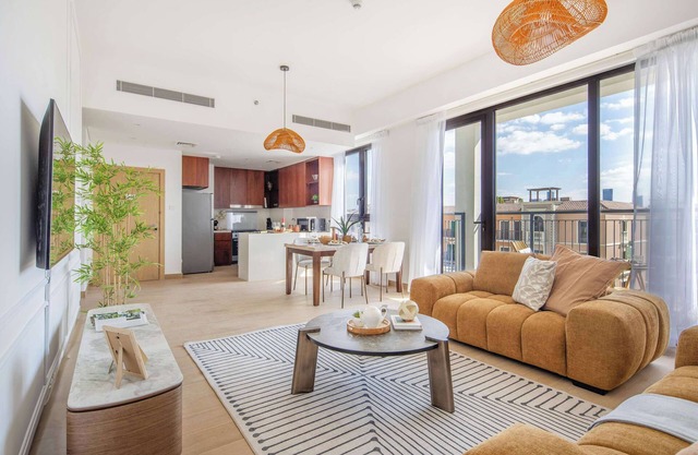 Captivating 2BR in La Mer with Partial Burj Views!