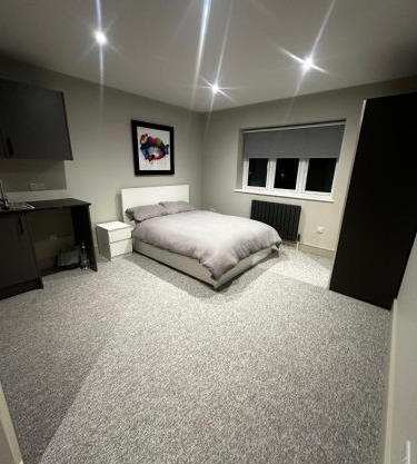 Captivating 7 -Bed House in Waltham Abbey
