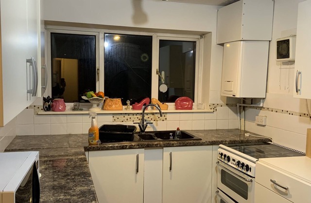 Captivating Bungalow With Garden in High Wycombe