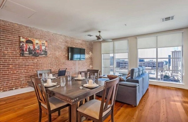 Captivating Penthouse Walking Distance to Must-See Attractions of NOLA