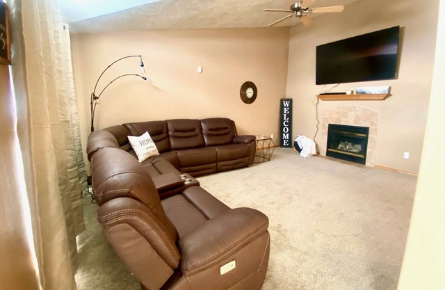 *Captivating Twin Home on quiet street close to lots of attractions*