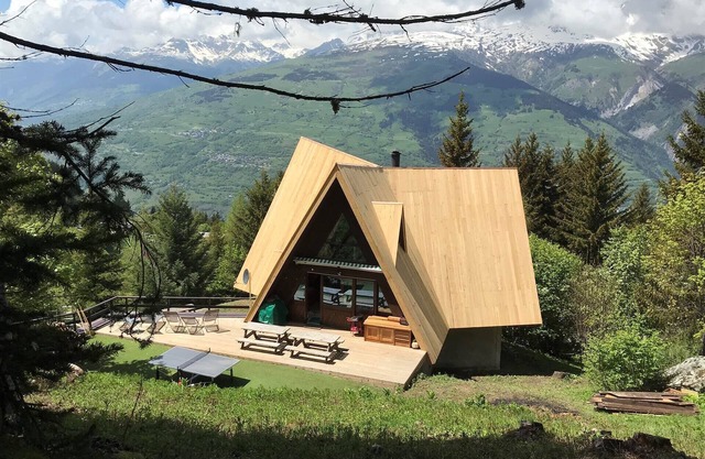 Capucine's Chalet Pointu, at the foot of the slopes,