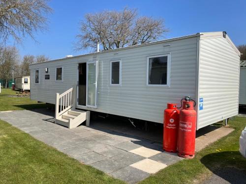 Caravan - Sleeps up to 8 & Free parking