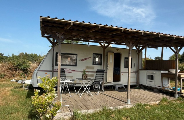 Caravan 'Vue Sur L'étang' with Lake View, Shared Pool and Private Terrace