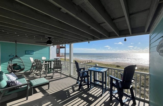 Carolina Oasis Oceanfront,Pool,Huge Shaded Deck 10+family seating&swing,linens