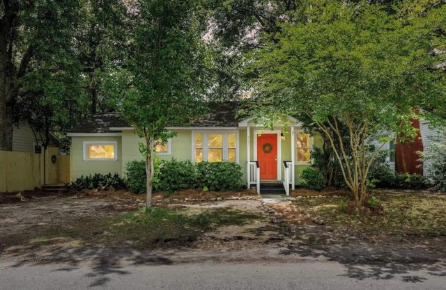 Carolina Wren | Riverland Terrace 3BR + Carriage