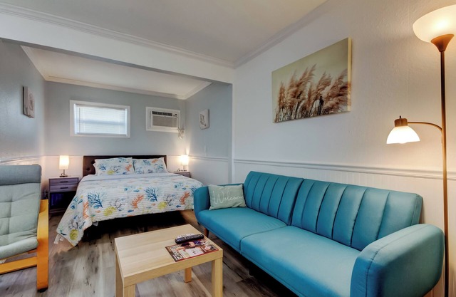CAROUSEL SUITES STUDIO #1 VACATION JUST STEPS FROM THE BEACH - NEWLY RENOVATED