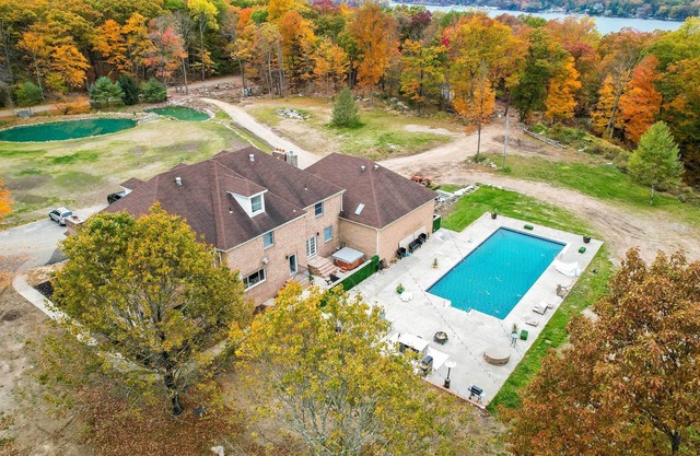 'Carpathia West Estate' - 7-Bedroom Villa!