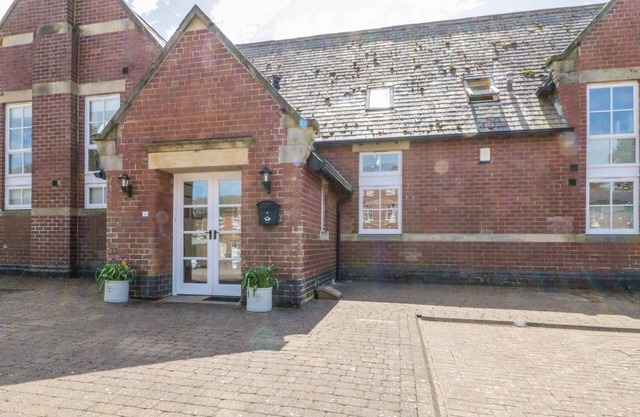 CARPENTERS COTTAGE, family friendly, with a garden in Cockermouth