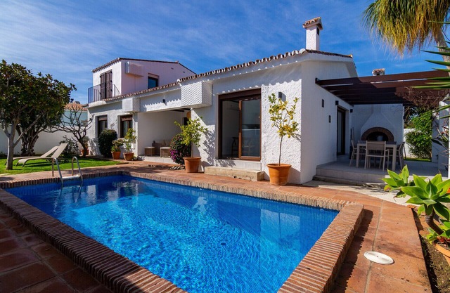 Casa Adel - Cozy 4Bd Beach Bungalow in Marbella