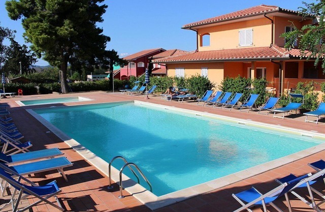 Casa Aliade A: A welcoming apartment that is part of a villa surrounded by the greenery.