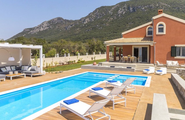 Casa Alta Mare πολυτελής βίλα με ιδιωτική θερμαινόμενη πισίνα στην Κέρκυρα