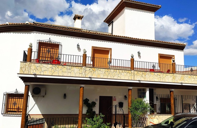 Casa Amplia con Terraza en La Viñuela