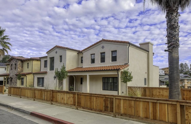 Casa Blanca Big 7Bdrm Home Steps to Beach, Golf & Wine