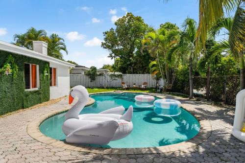 Casa Blanca Lighthouse Point with 4 BR with Pool