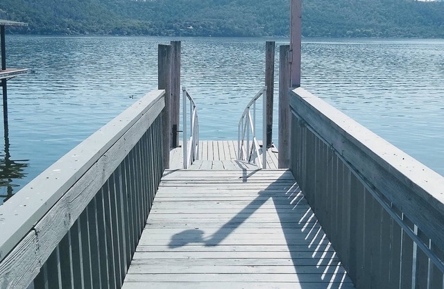 Casa Blanca waterfront house with private pier , sleeps 8. 4 bedrooms, 3 Bath