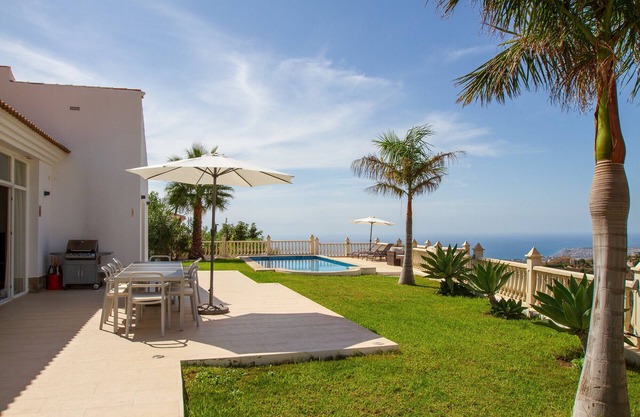 Casa Bonita - 4 bedroom Country House in Authentic Andalucia, Malaga