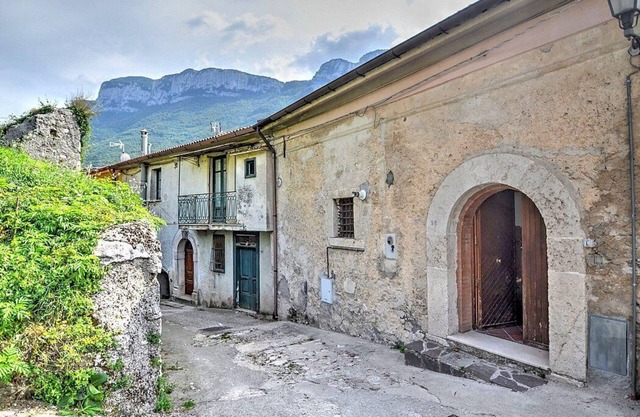 Casa Candia: A characteristic and welcoming two-story independent house situated in the heart of the Cilento, Vallo di Diano and Alburni National Park.