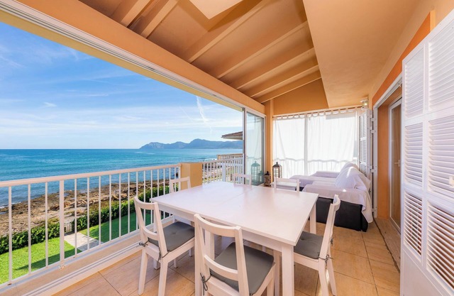 "Casa Calma" in First Line to the Sea with Wi-Fi & Balcony