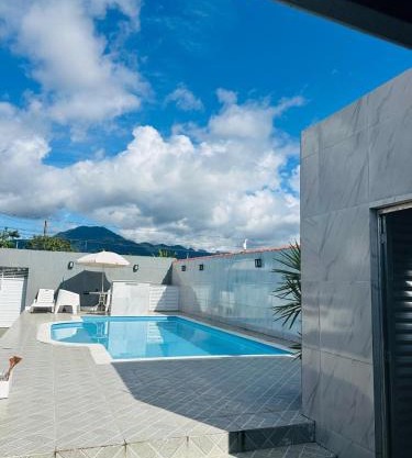 CASA COM PISCINA - PeRUIBE