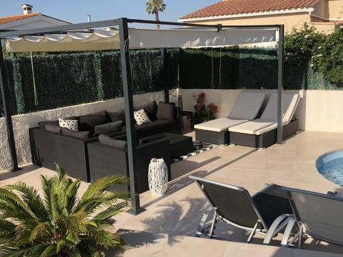 Casa con Piscina, A/A, BBQ, WiFi y Garaje en Sant Pere Pescador - ES-89-76