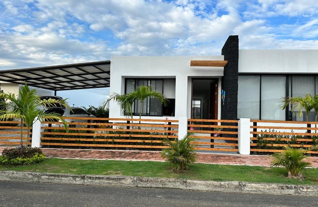 Casa con piscina Girardot condominio Tierra Linda-Hampton