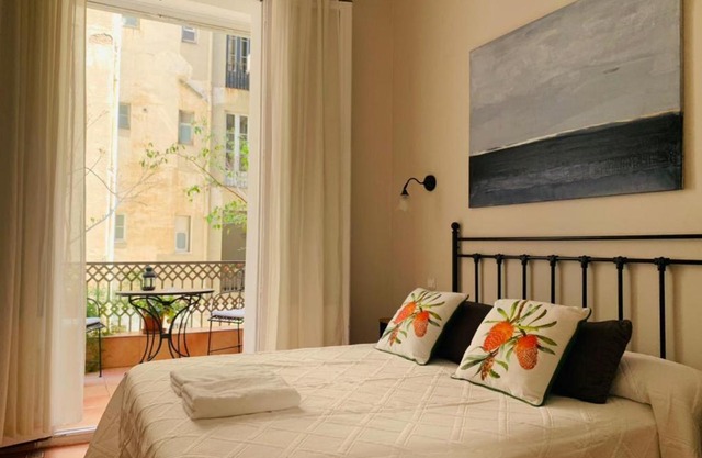 Casa Consell Gran Via, Guest House