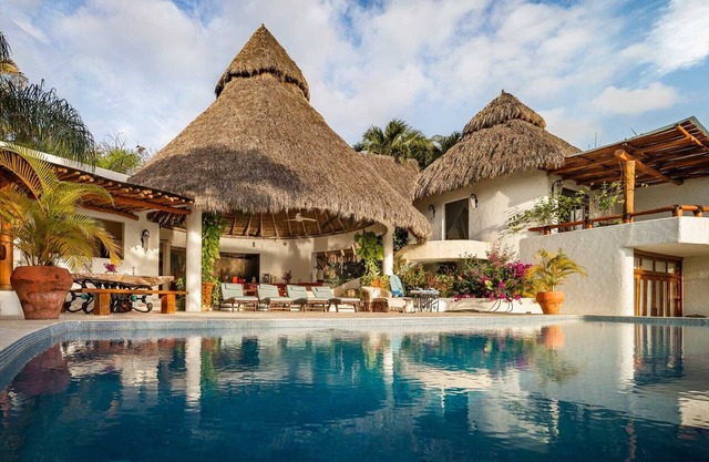 Casa Corazon de Luz, breathtaking ocean views, lush jungle tranquility