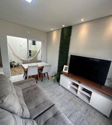 Casa de 2 dormitórios com piscina