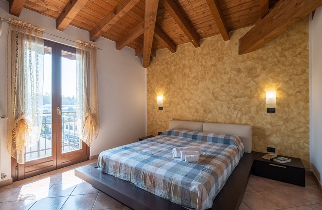 Casa del Gatto - Three Bedroom Apartment, Sleeps 4