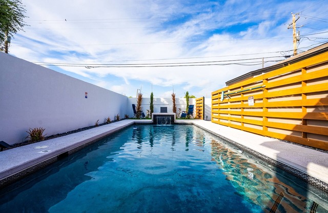 Casa del Sol: Chic Family Home with Heatable Private Pool & Guest House