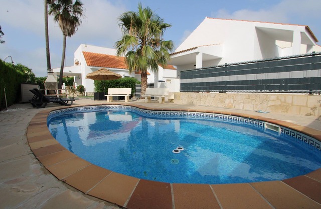CASA ESPERANZA 1, Ideal house for your holidays near the sea, free wifi, air conditioning optional, private pool, pets allowed, dog’s beach
