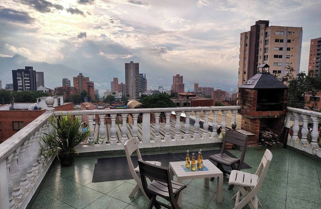Casa Hévenie - Spacious and familiar, with nice BBQ terrace and view in the village.