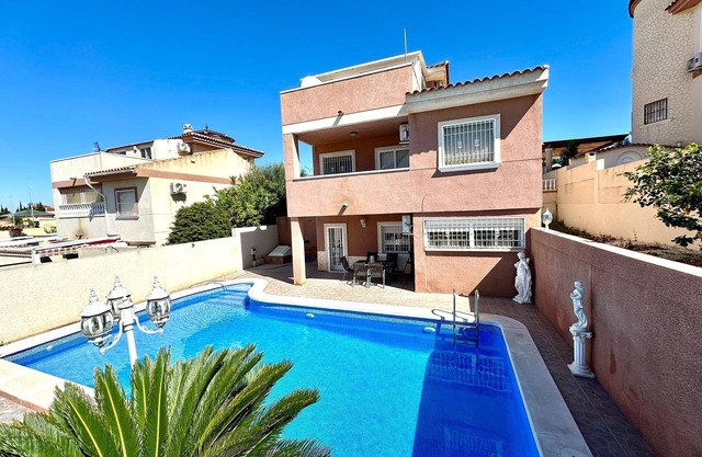 Casa Independiente con Piscina Privada, Wifi y Aire Acondicionado