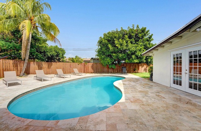 Casa Lani 🌅 Charming Stylish Modern Fort Lauderdale Suburban Home - HEATED Pool