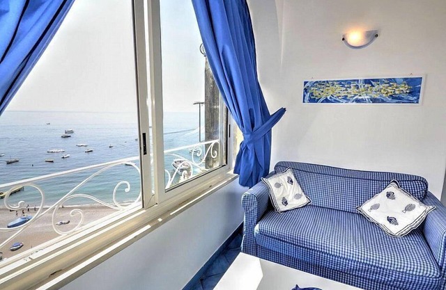 Casa Luisa: A charming ancient house overlooking the sea and the main beach of Positano, with Free WI-FI.