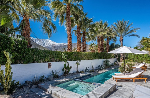 Casa Luna - Mountain views walking distance to town!