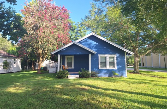 Casa Lynda - a Charming 2-bedroom cottage in the heart of Tomball
