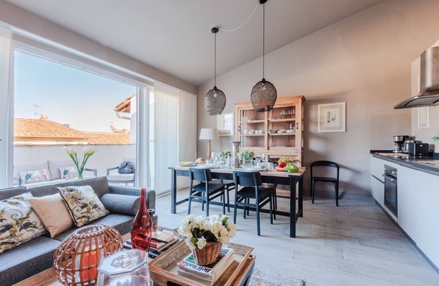 Casa Marta, Luxury 2 Bedrooms Apartment with Terrace Inside the Walls of Lucca