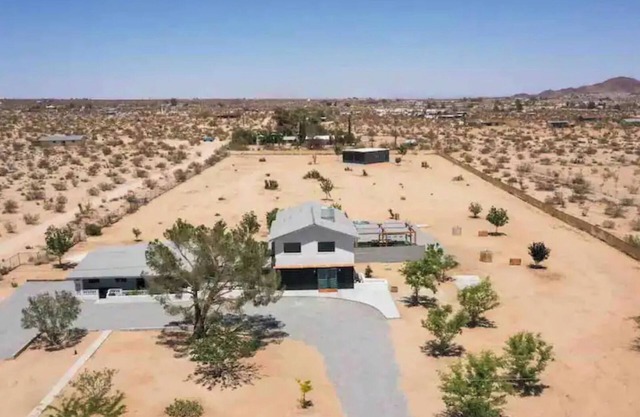 Casa Mira Joshua Tree - Spa & Outdoor Dining.