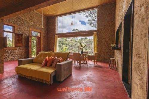 Casa na pedra em Serra Negra vista para montanha