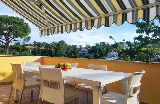Casa Nadia: a few steps from the sea with garage, terrace and games room.