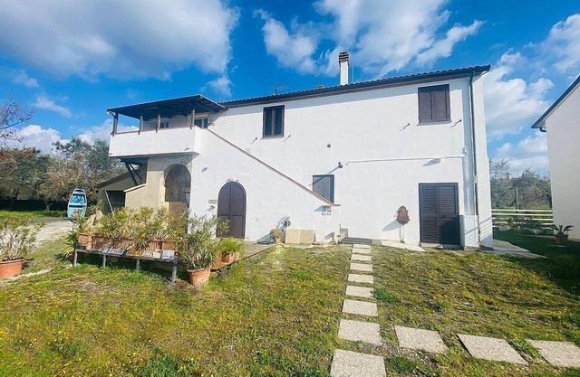 Casa Olmo: A welcoming apartment surrounded by the Tuscan countryside, a few miles from the sea, with Free WI-FI.