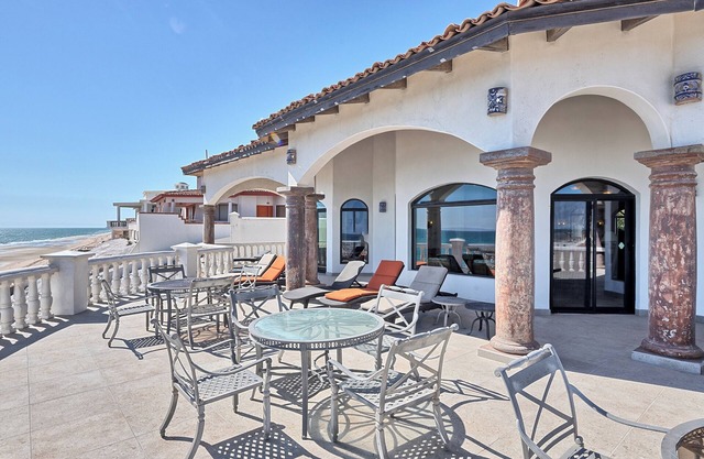 Casa Playa: luxurious furnishings, oceanfront views, private honeymoon suite