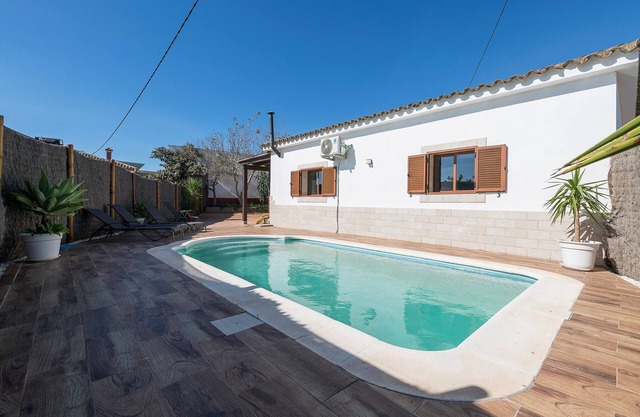 Casa Roja - Two Bedroom Villa, Sleeps 4