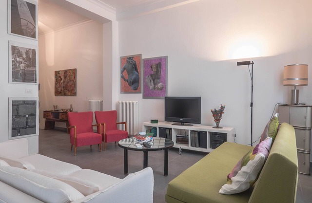 CASA ROSA - a central, bright and glamorous apartment