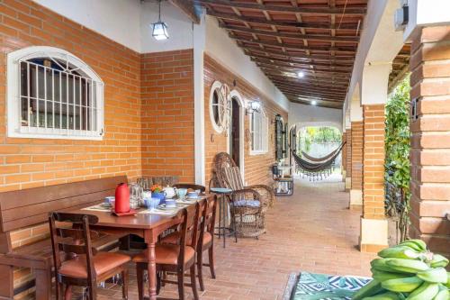 Casa rustica com Wi-Fi, garagem e aceita pet