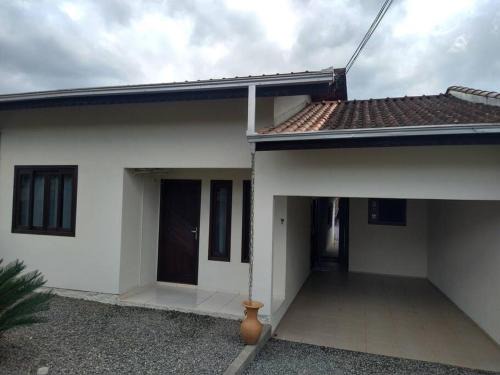 Casa simples e completa. Privacidade total.